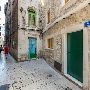 Cosmijeva Luxury Split